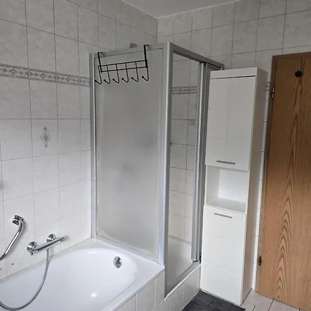 Moderne Grosszuegige Zu Vermieten ברטן